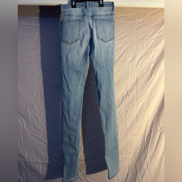 AKIRA Light Blue Distressed Jeans with Chains - Picture 7 of 8